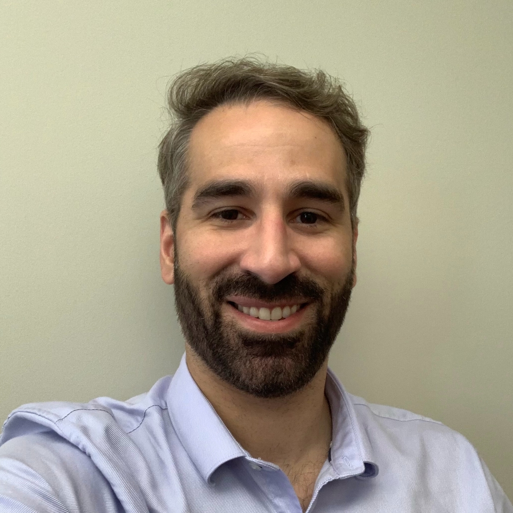 Headshot of Julio Romero.